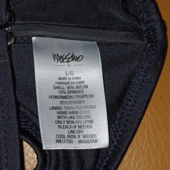 💙🌺Black Massimo swimsuit top - Picture 5 of 7